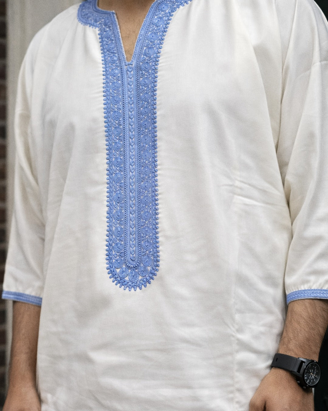 Moroccan Gabardine Gandoura – White with Blue Embroidery