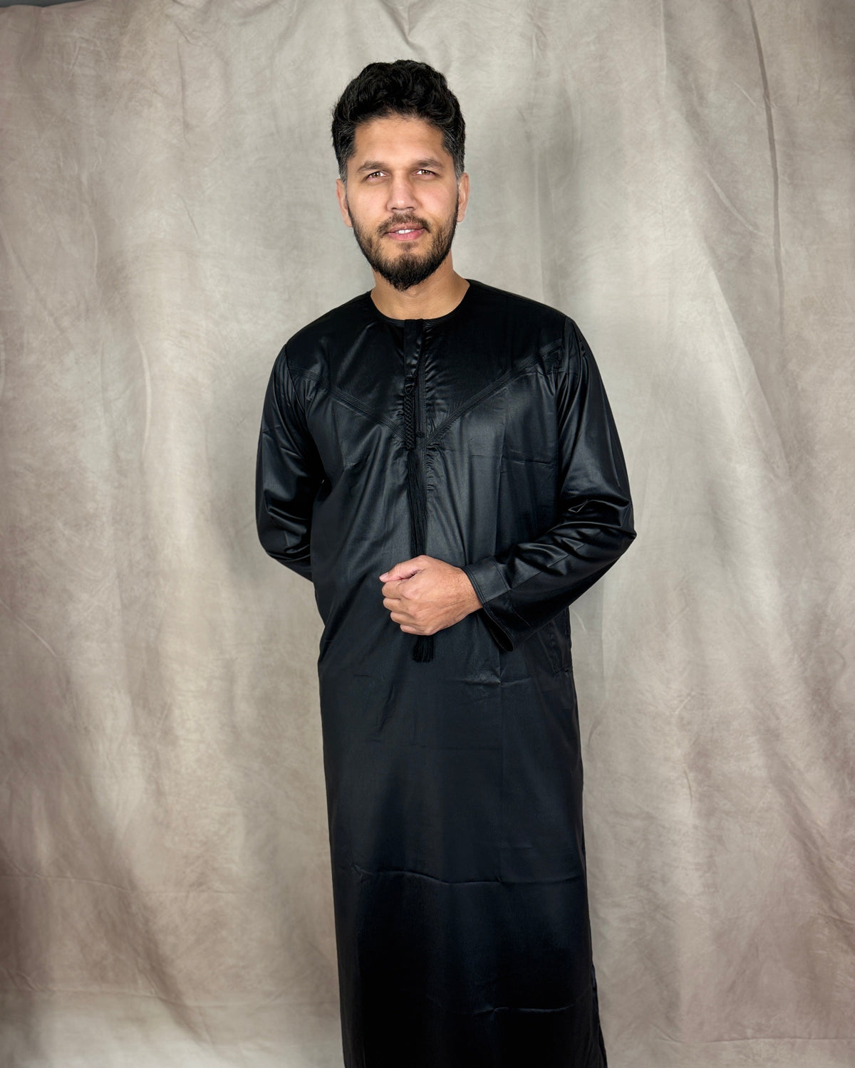 Emaar Thobe – Black with Tassel