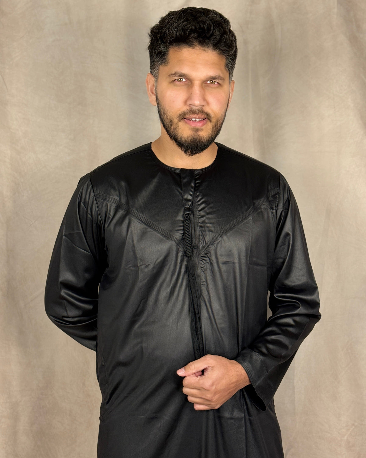 Emaar Thobe – Black with Tassel