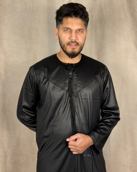 Emaar Thobe – Black with Tassel (Copy)