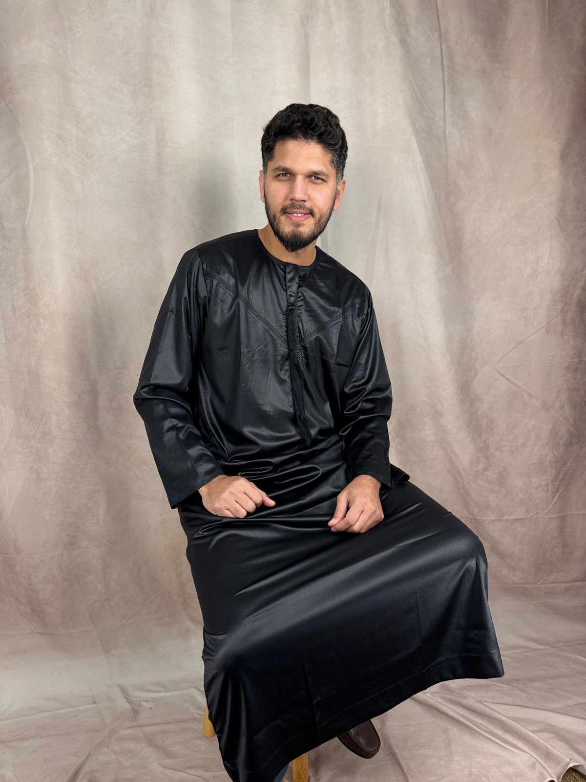 Emaar Thobe – Black with Tassel